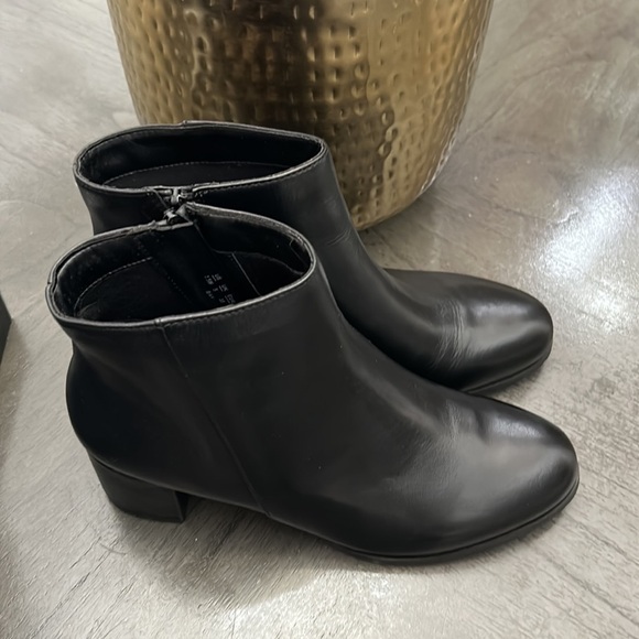 NATURALIZER Bay Waterproof Booties (Wide) - Picture 4 of 14